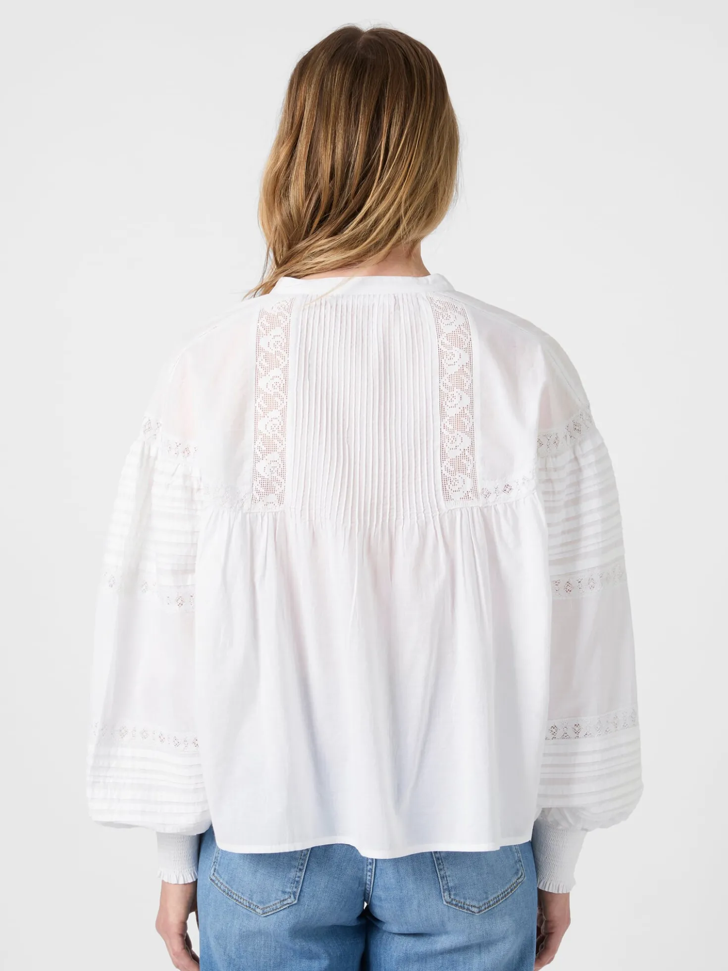 Damenbluse mit Stickerei