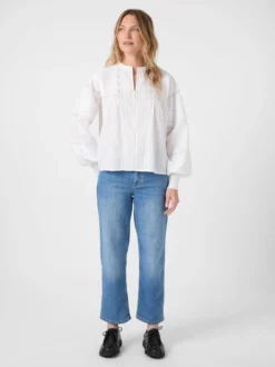 Damenbluse mit Stickerei