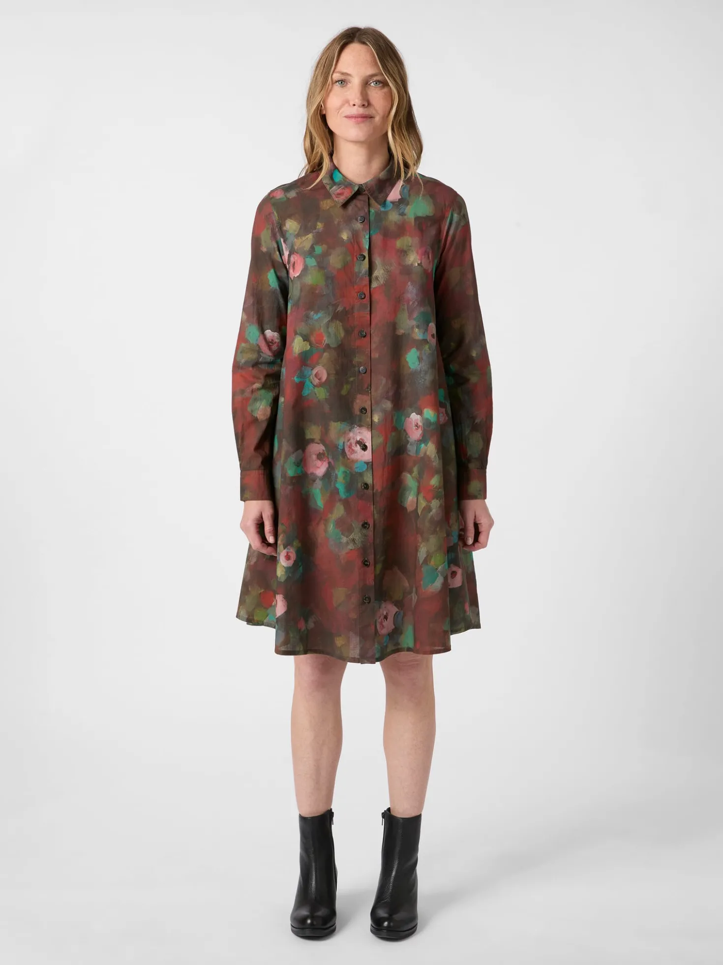 Damenkleid geknöpft