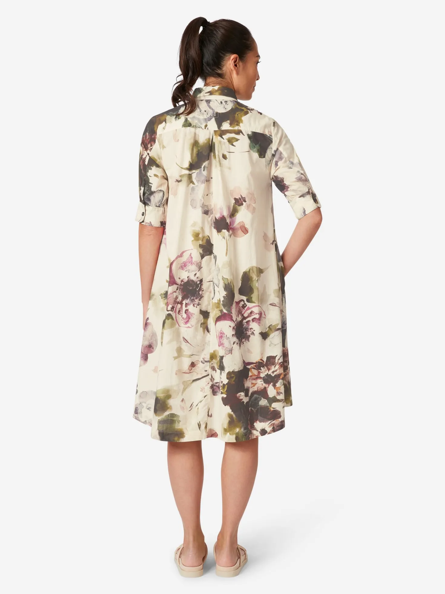 Damenkleid geknöpft