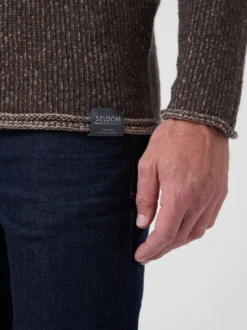 Herrenpullover mit Kapuze