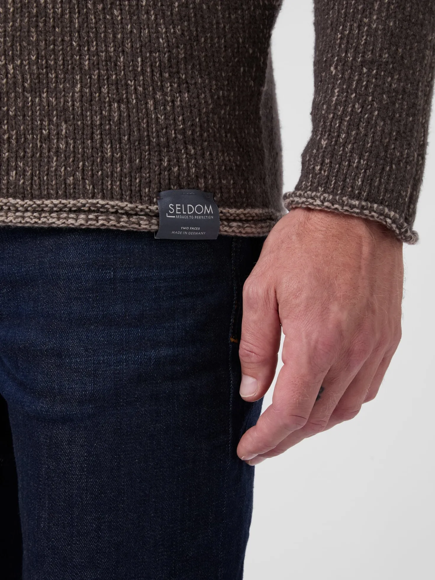 Herrenpullover mit Kapuze