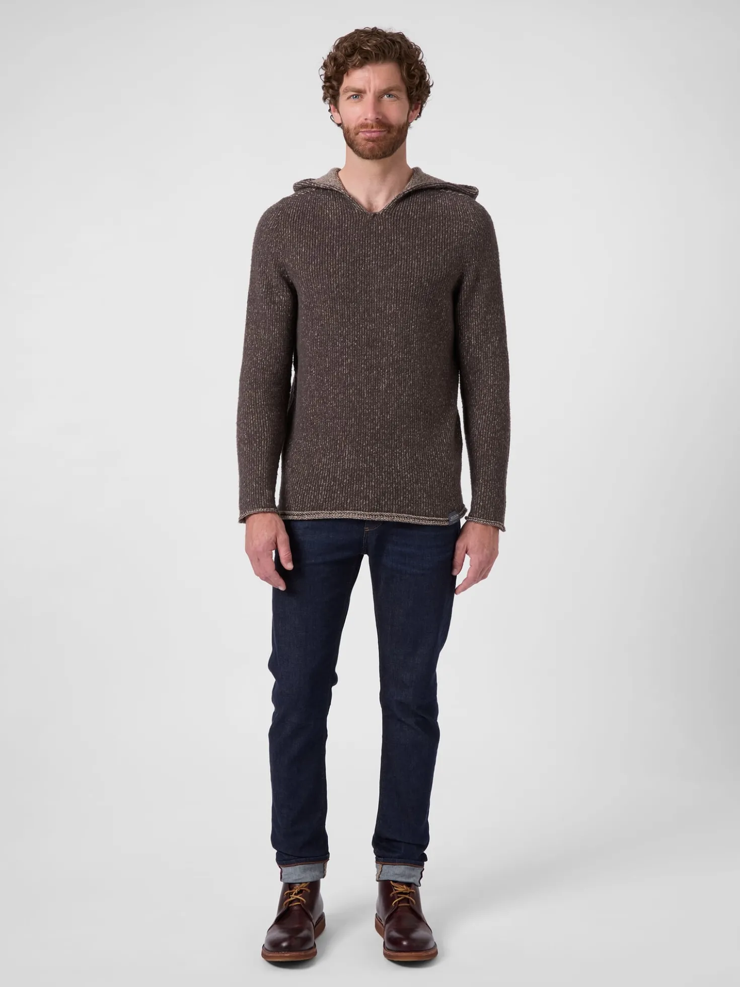 Herrenpullover mit Kapuze