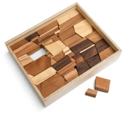 Holzbausteine Mauerspiel